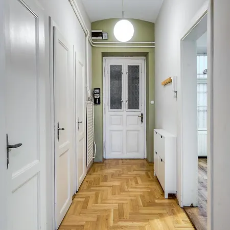 Jokai Hideaway דירה *