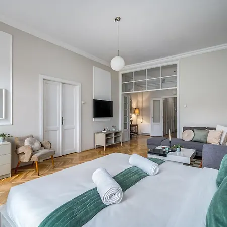 דירה Jokai Hideaway *